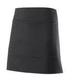 Delantal corto negro con bolsillo frontal de apparel-pulse-store-9lnab, ideal para hostelería y cocina profesional.